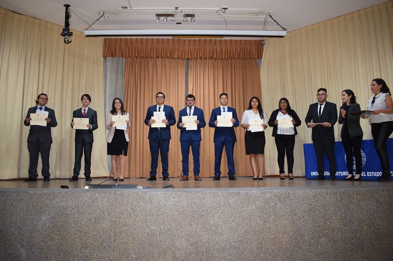 Organizado por el Centro de Estudiantes de Derecho, jóvenes de quinto año reciben distinción Ius Postulandi