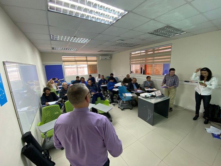 Profesoras y profesores de 10 establecimientos educacionales participaron en Capacitación efectuada en la UNAP