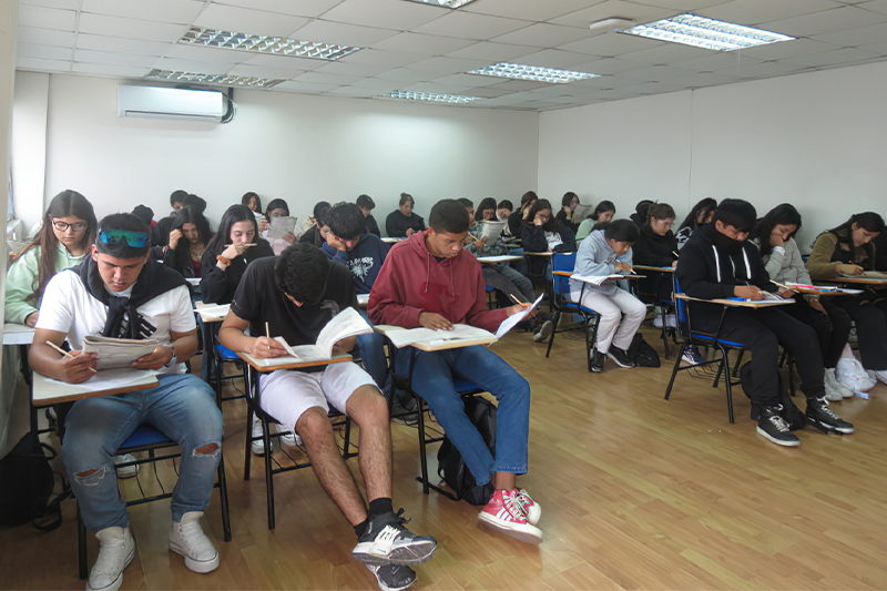 Más de 300 estudiantes participaron en la primera evaluación de preparación de acceso a la educación superior