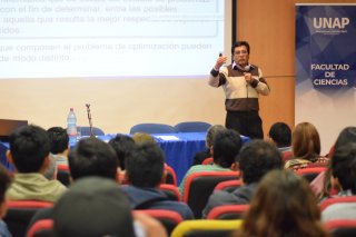 Académico Fabián Flores ofreció charlas sobre Optimización Vectorial en Facultad de Ciencias