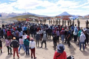 Situación crítica de migrantes de Bolivia en la frontera de Chile