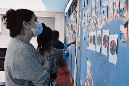 Familias migrantes albergadas en el campus de Lobitos agradecieron donaciones de insumos de higiene personal