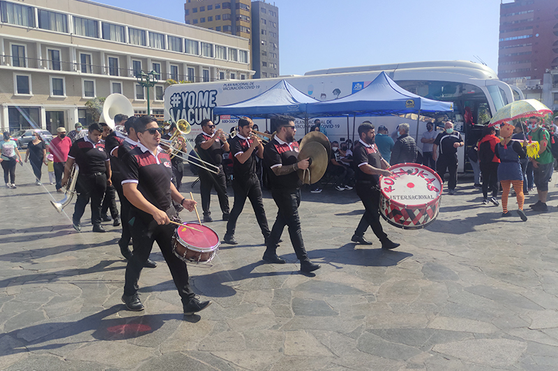  La banda Runaukas inició el pasacalle