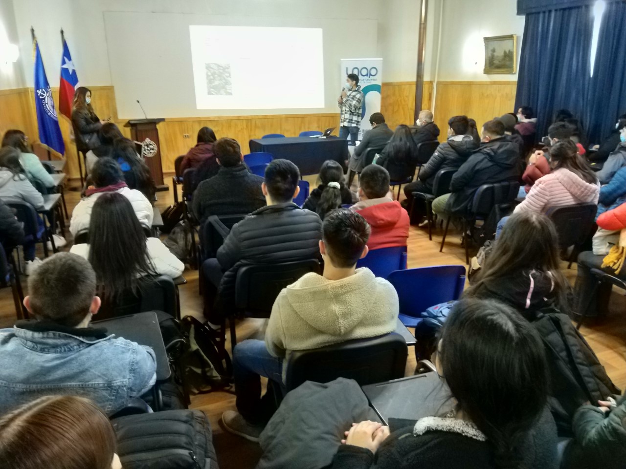 Se efectúa charla de convocatoria para JUMP Chile 2022 y Reto Residuos Araucanía en UNAP Sede Victoria