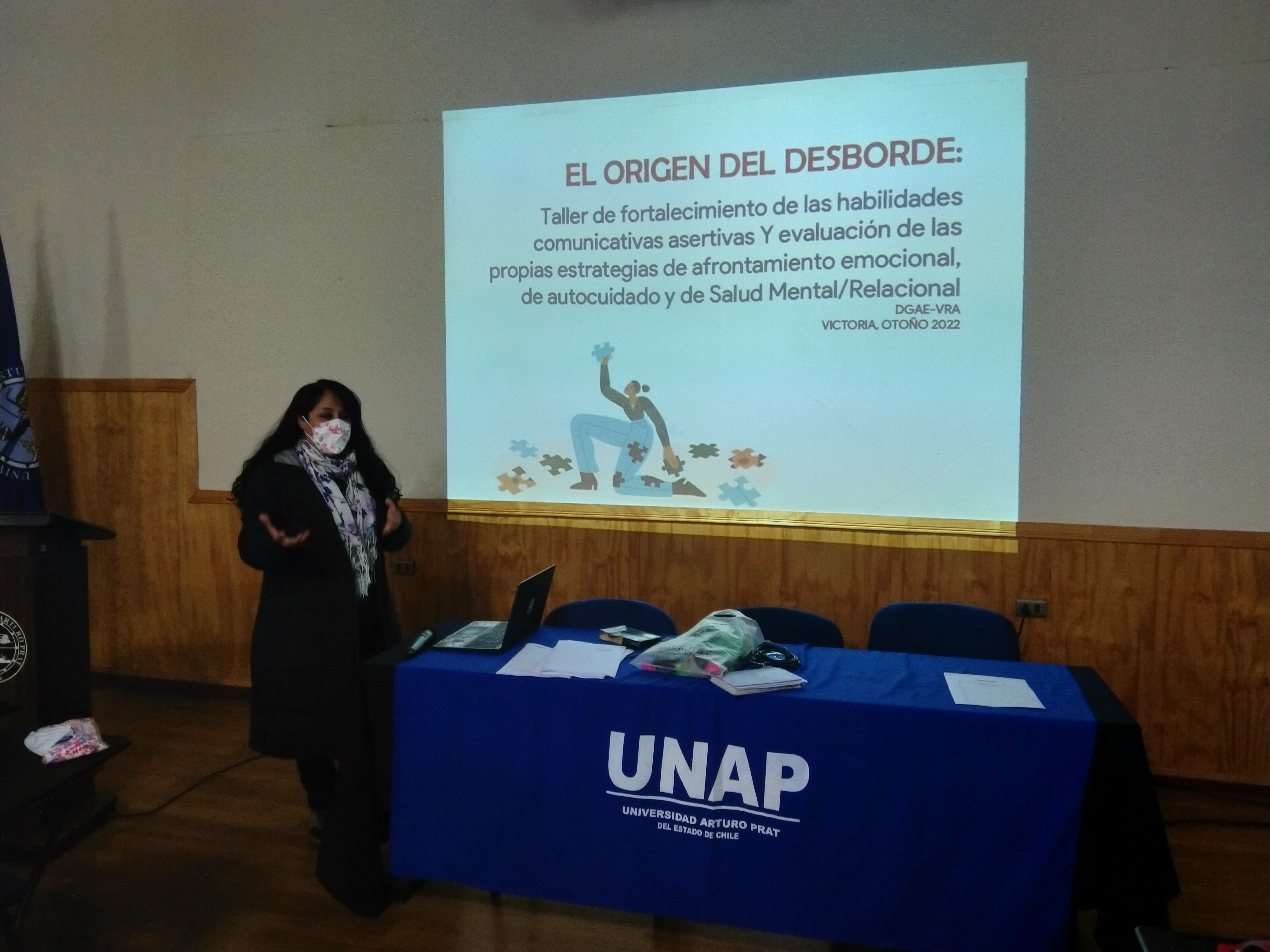 Directora General de Asuntos Estudiantiles de la UNAP dicta taller de habilidades comunicativas en la Sede Victoria