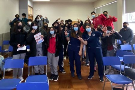 Estudiantes de Enfermería imparten talleres sobre primeros auxilios a escolares de Liceo de Traiguén