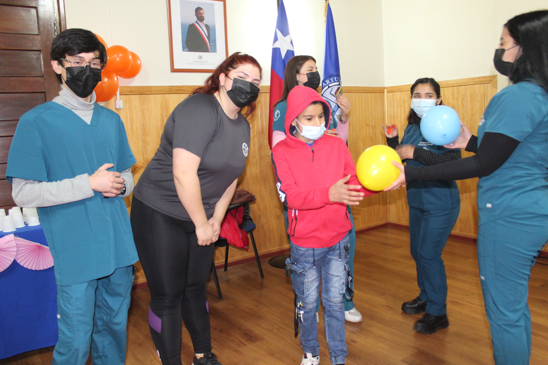 Con bailes y juegos finaliza entretenido taller entre estudiantes de Kinesiología de la UNAP y alumnos de la Escuela Especial Confederación Suiza