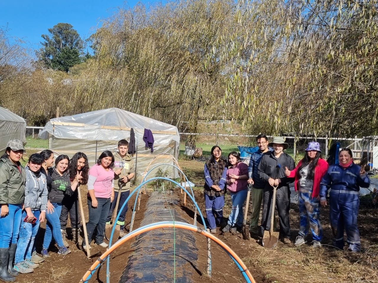 Universitarios de la carrera de Agropecuario efectúan diversas labores al interior del Centro de Educación y Trabajo (CET) de Gendarmería de Victoria