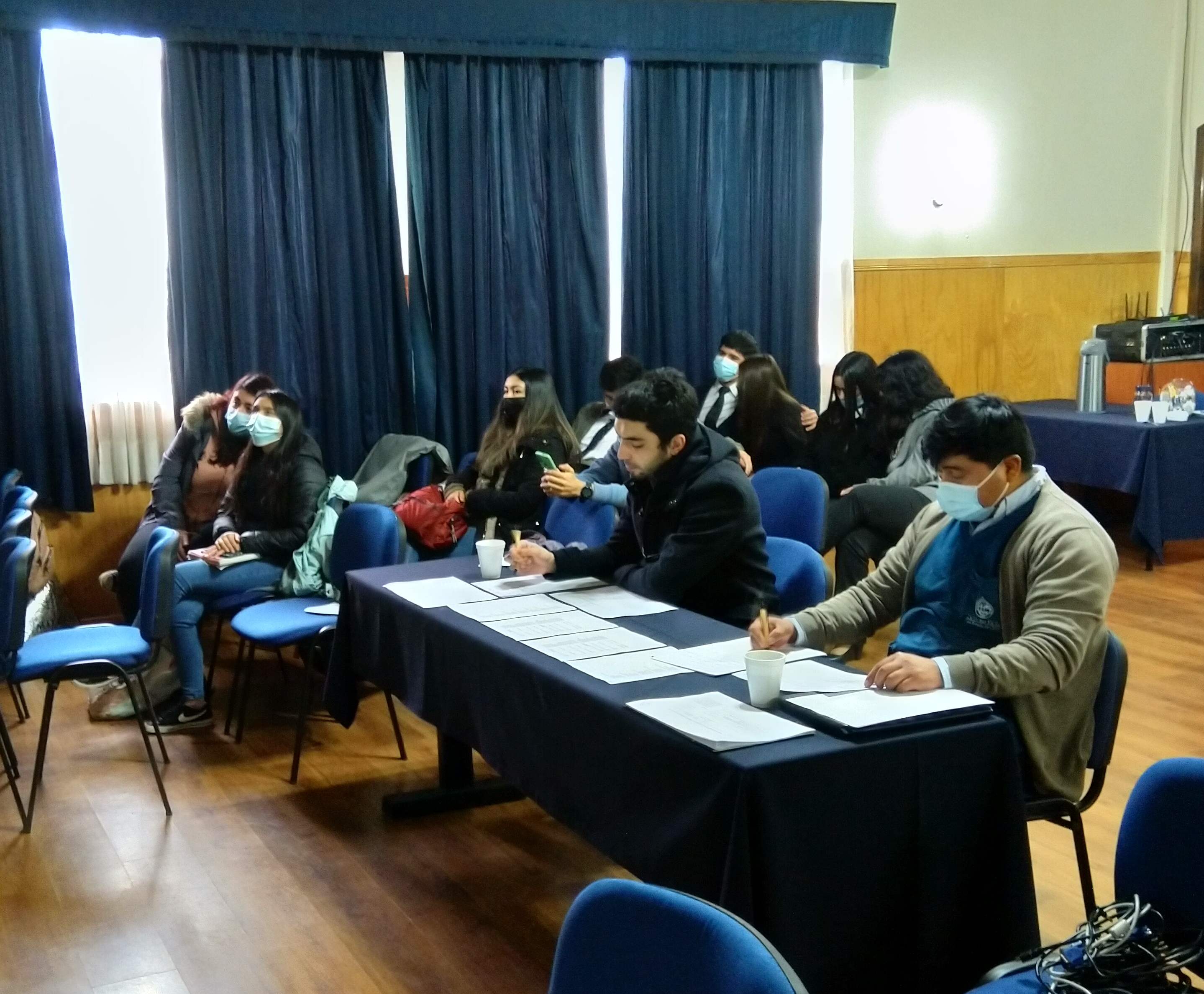 Estudiantes de Kinesiología despliegan sus conocimientos y habilidades comunicacionales en los Seminarios Integrados