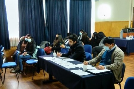 Estudiantes de Kinesiología despliegan sus conocimientos y habilidades comunicacionales en los Seminarios Integrados