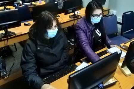 Funcionarios del Hospital San José potencian sus habilidades informáticas en UNAP Sede Victoria