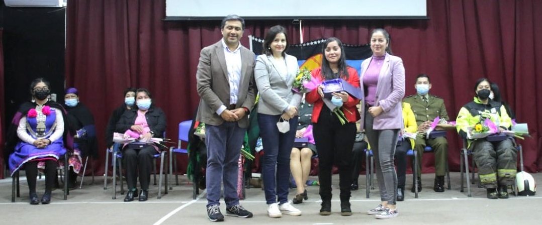 Funcionaria de la UNAP Sede Victoria es galardonada en el día internacional de la Mujer Indígena