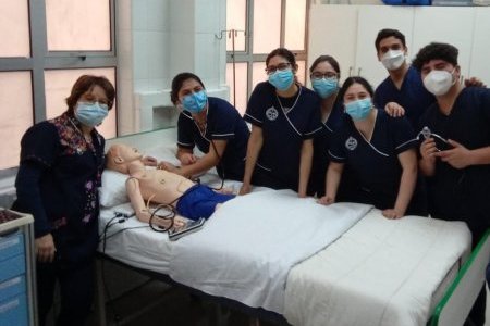 Enfermeros en formación potencian sus conocimientos con taller práctico de auscultación pulmonar