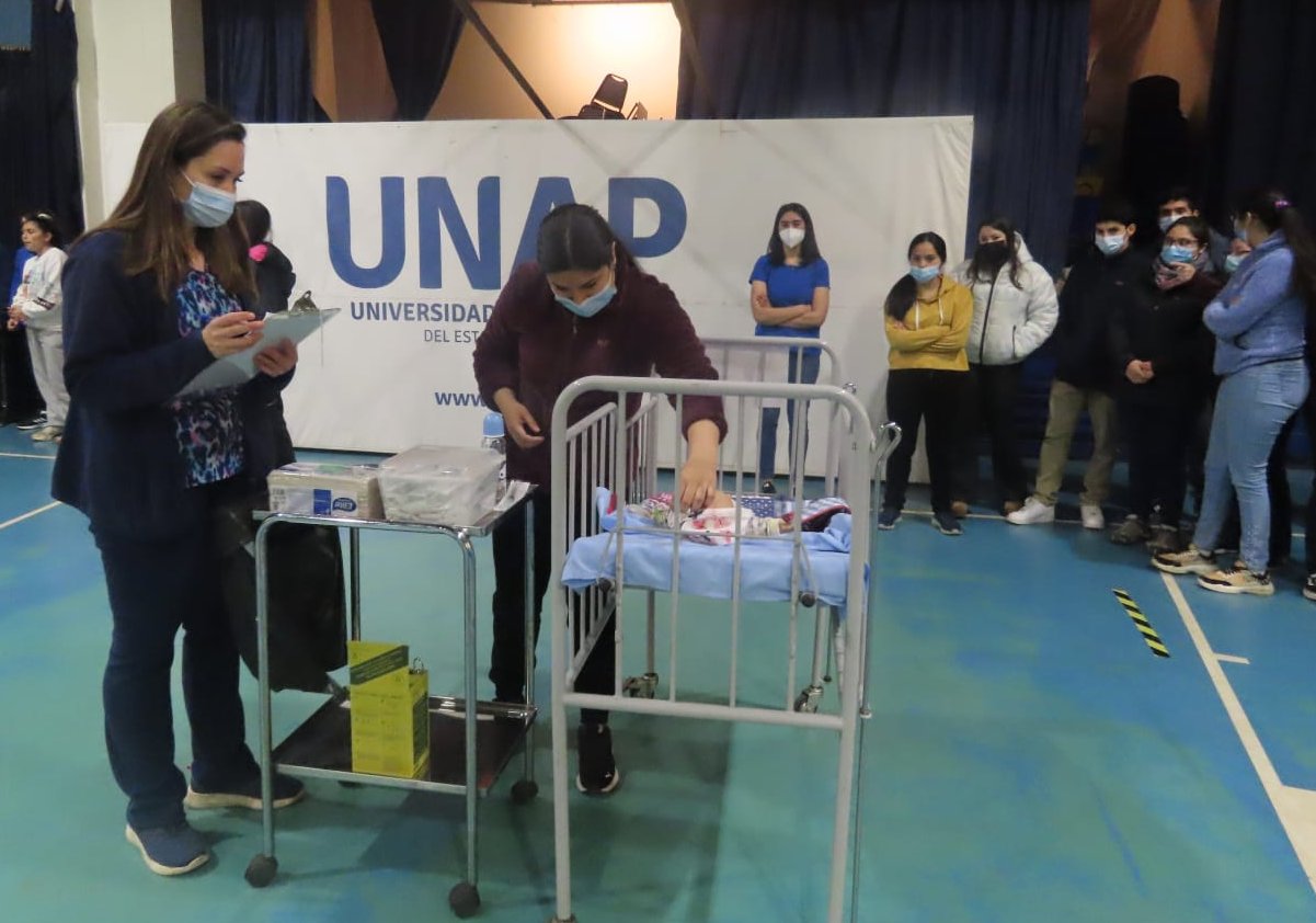 Estudiantes de tercer año participan con entusiasmo en la primera versión de la “Yincana Internacional” de Enfermería