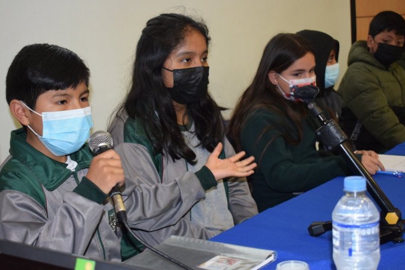 Escolares de Iquique y Alto Hospicio debaten sobre educación y pandemia en torneo organizado por la UNAP