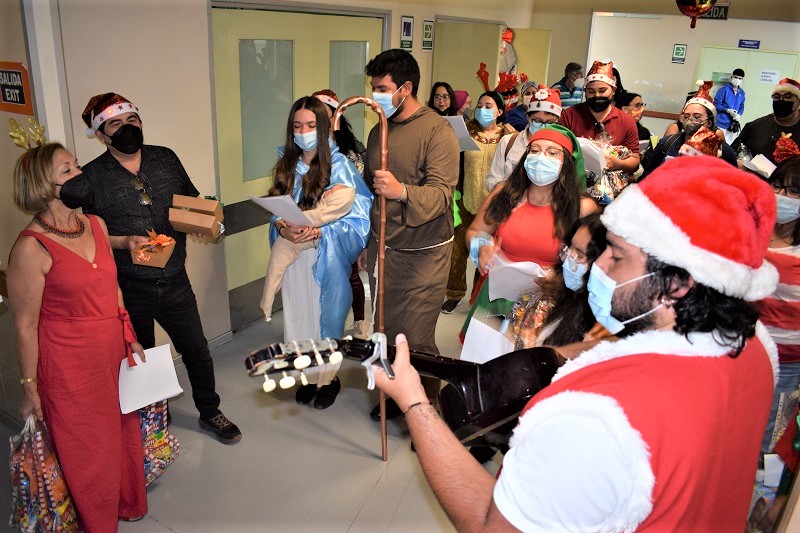 UNAP llevó la magia de la Navidad a niñas y niños del Hospital Regional de Iquique