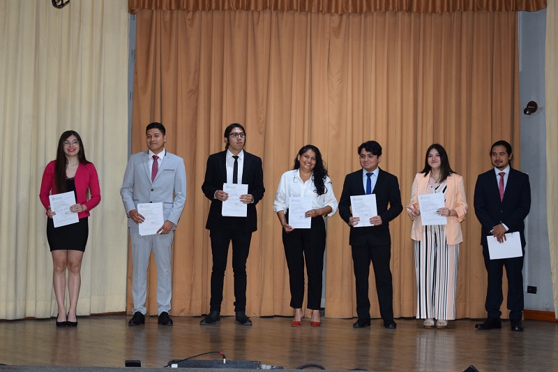 38 estudiantes de la carrera de Derecho se certificaron en ceremonia de Uis Postulandi
