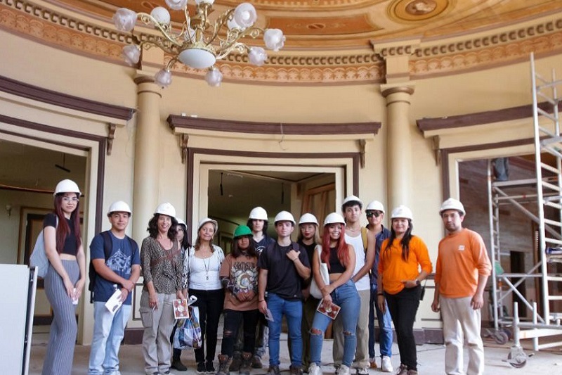 Estudiantes de la Carrera de Arquitectura visitaron la restauración del Teatro Municipal de Iquique