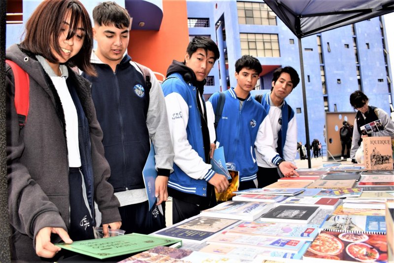UNAP fomentó la lectura entre jóvenes con masivo Encuentro del Libro en Iquique