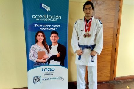 Karateka de la UNAP Sede Victoria obtiene medallas de plata y bronce en campeonato universitario
