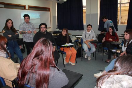 Estudiantes tutores de carreras de pregrado participan en taller de retroalimentación