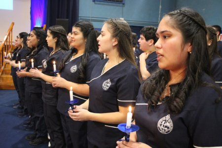 Enfermeras y enfermeros en formación marcan el inicio de sus prácticas curriculares con ceremonia de investidura