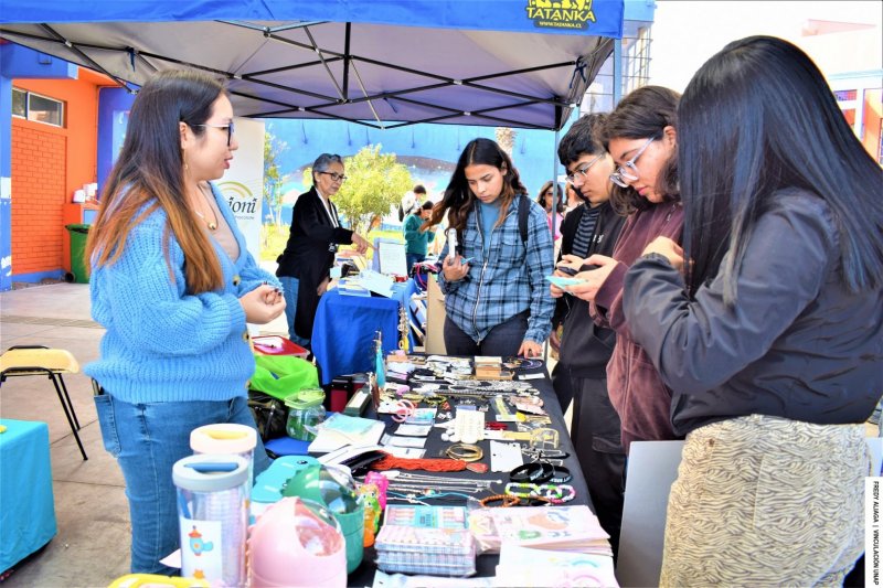 Tercera versión de Feria de Emprendimiento UNAP nuevamente ayudó a impulsar decenas de negocios en Iquique