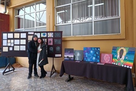 Estudiantes de Psicología demuestran su talento en exposición de pintura y poesía
