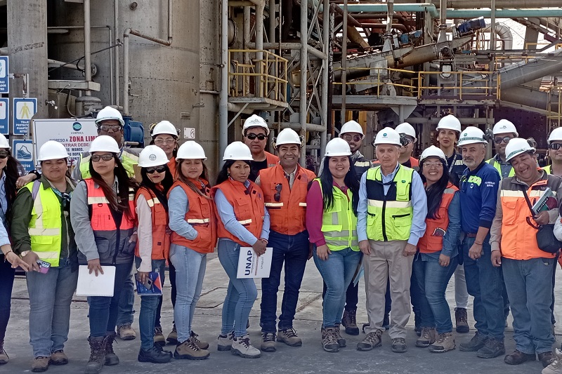 Estudiantes de Ingeniería de Ejecución en Prevención de Riesgos visitan Planta Sur CORPESCA