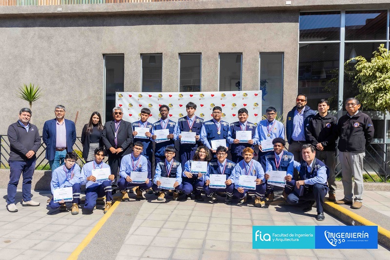 Estudiantes del Colegio Simón Bolívar reciben diploma de participación en Taller de Robótica