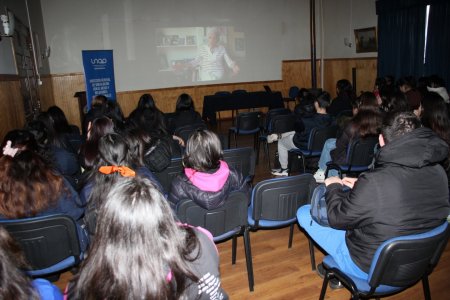 Con presencia de académicos, funcionarios, universitarios y escolares se presentó el documental “Las Dawsonianas” en UNAP Sede Victoria