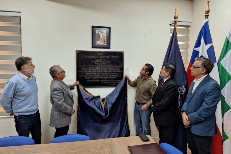 UNAP homenajeó académico ejecutado por la dictadura e instaló placa de memoria histórica dentro del principal salón de Rectoría