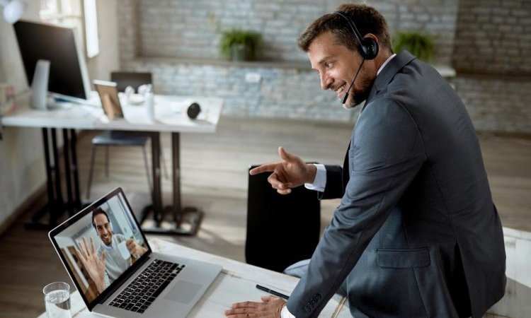 EL LIDERAZGO A DISTANCIA Y SU IMPACTO EN LOS EQUIPOS DE TRABAJO EXITOSOS