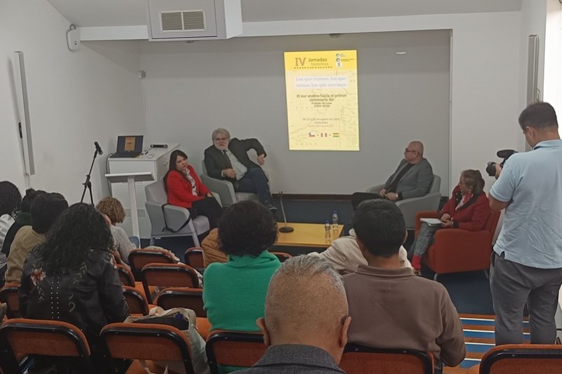 Investigador expone sobre enseñanza de la historia en destacada Universidad peruana