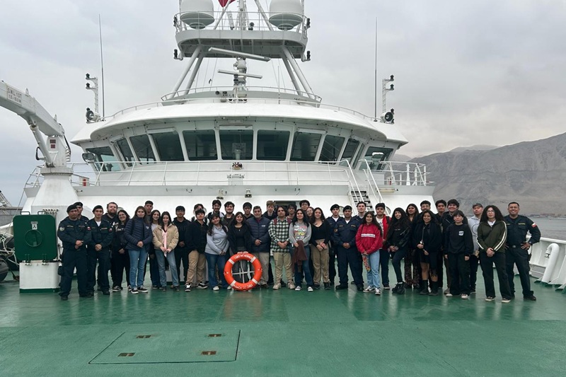 Estudiantes de Biología Marina zarparon hacia el conocimiento a bordo del Buque Cabo de Hornos
