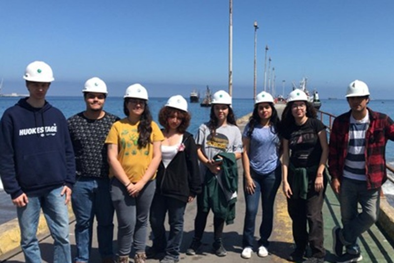 Estudiantes de Biología Marina recorren importantes instituciones pesqueras