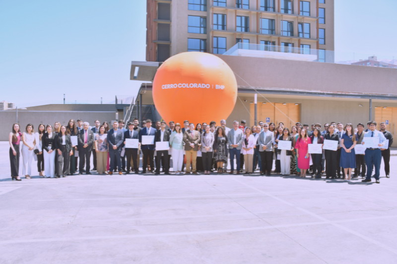 56 estudiantes concluyen el Programa Futuro Tarapacá impulsado por BHP y la UNAP