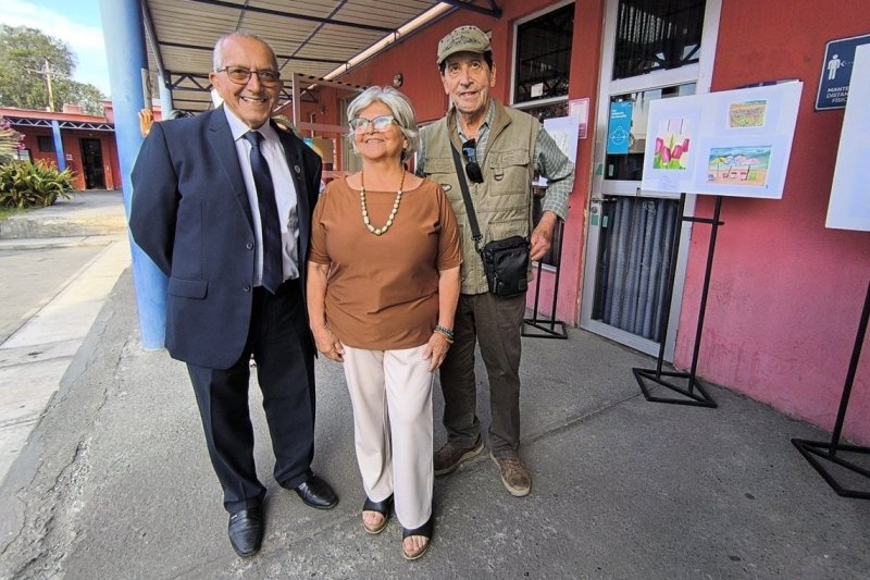 UNAP Arica impulsa bienestar de adultos mayores con exitoso taller de acuarela