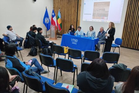 Universitarios de Arquitectura entran en contacto con la zona mediante una enriquecedora charla sobre el patrimonio arquitectónico de Victoria