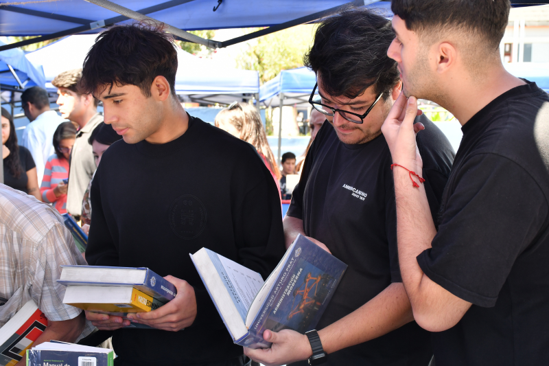 UNAP entrega gratuitamente más de 1.400 libros para fortalecer el acceso al conocimiento