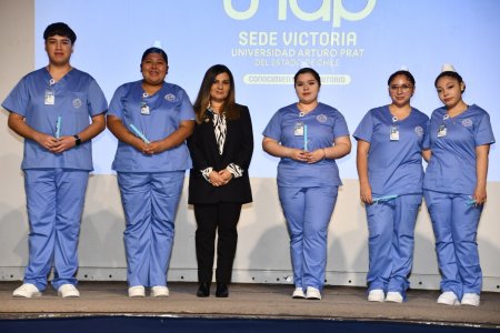 Casi sesenta estudiantes celebraron su compromiso con la carrera en la Ceremonia de Investidura de TNS en Enfermería