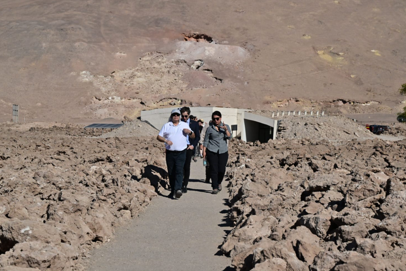Rector de la UNAP lidera visita del subsecretario del Patrimonio a Geoglifos de Pintados y fortalece candidatura UNESCO