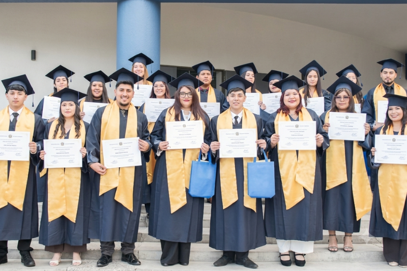 Emotiva ceremonia de titulación reunió a nuevos profesionales de la Facultad de Ciencias de la Salud de la UNAP