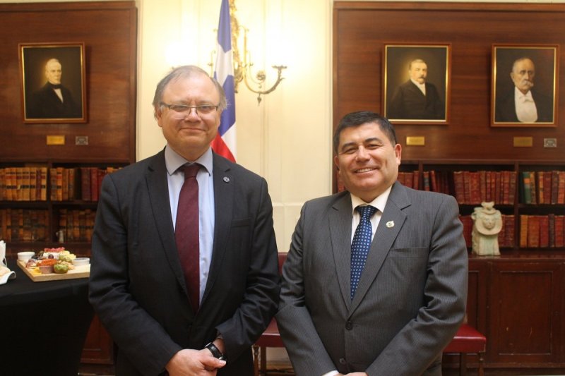 Rector Alberto Martínez integra el Comité Ejecutivo del CRUCH en jornada de cambio de mando de la Vicepresidencia Ejecutiva