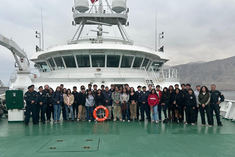 El mar como aula: estudiantes de Biología Marina se acercan a la investigación oceanográfica