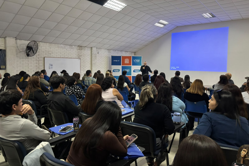 UNAP fortalece el liderazgo y la innovación con seminario dirigido a estudiantes de Arica