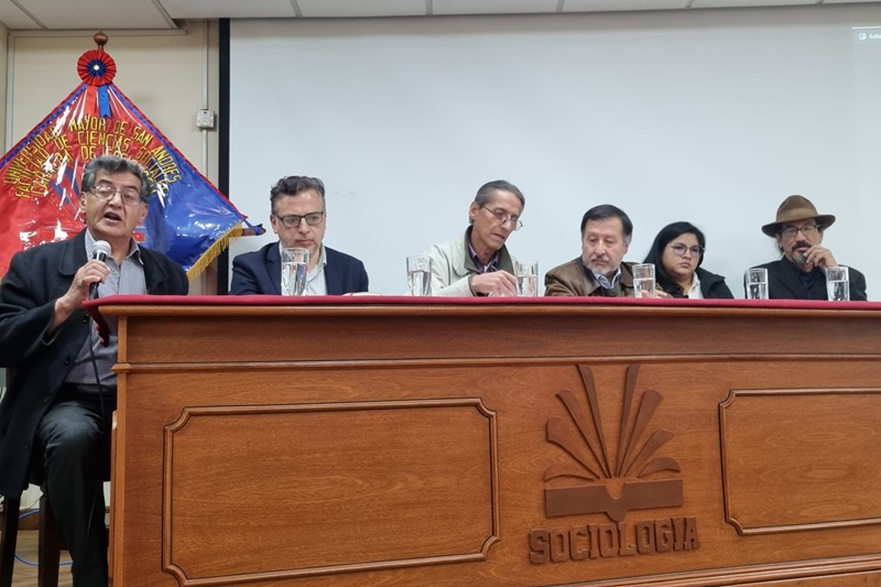 UNAP presenta libro sobre desarrollo territorial transfronterizo entre Chile y Bolivia en la Universidad Mayor de San Andrés de La Paz.