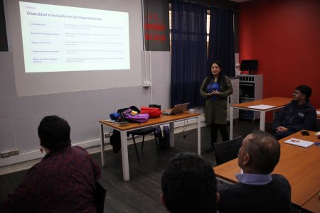 Docentes y administrativos se reunieron para aprender acerca de las nuevas normativas y conceptos en taller de diversidad e inclusión